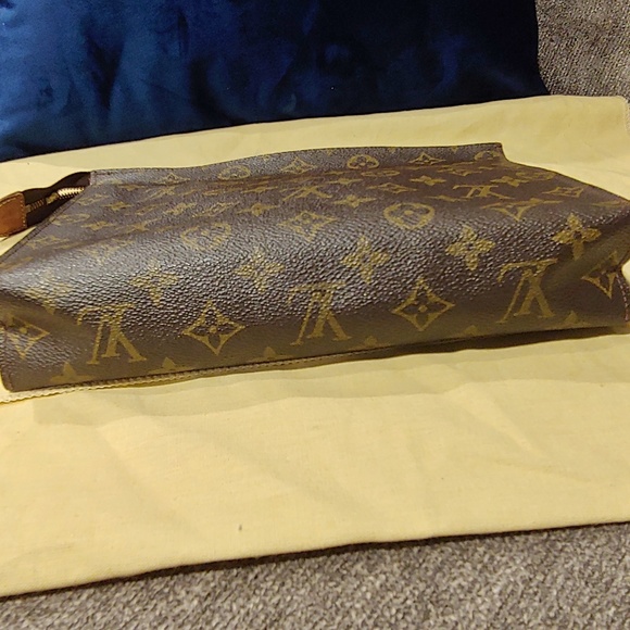 Louis Vuitton Toiletry 26 - Picture 7 of 8